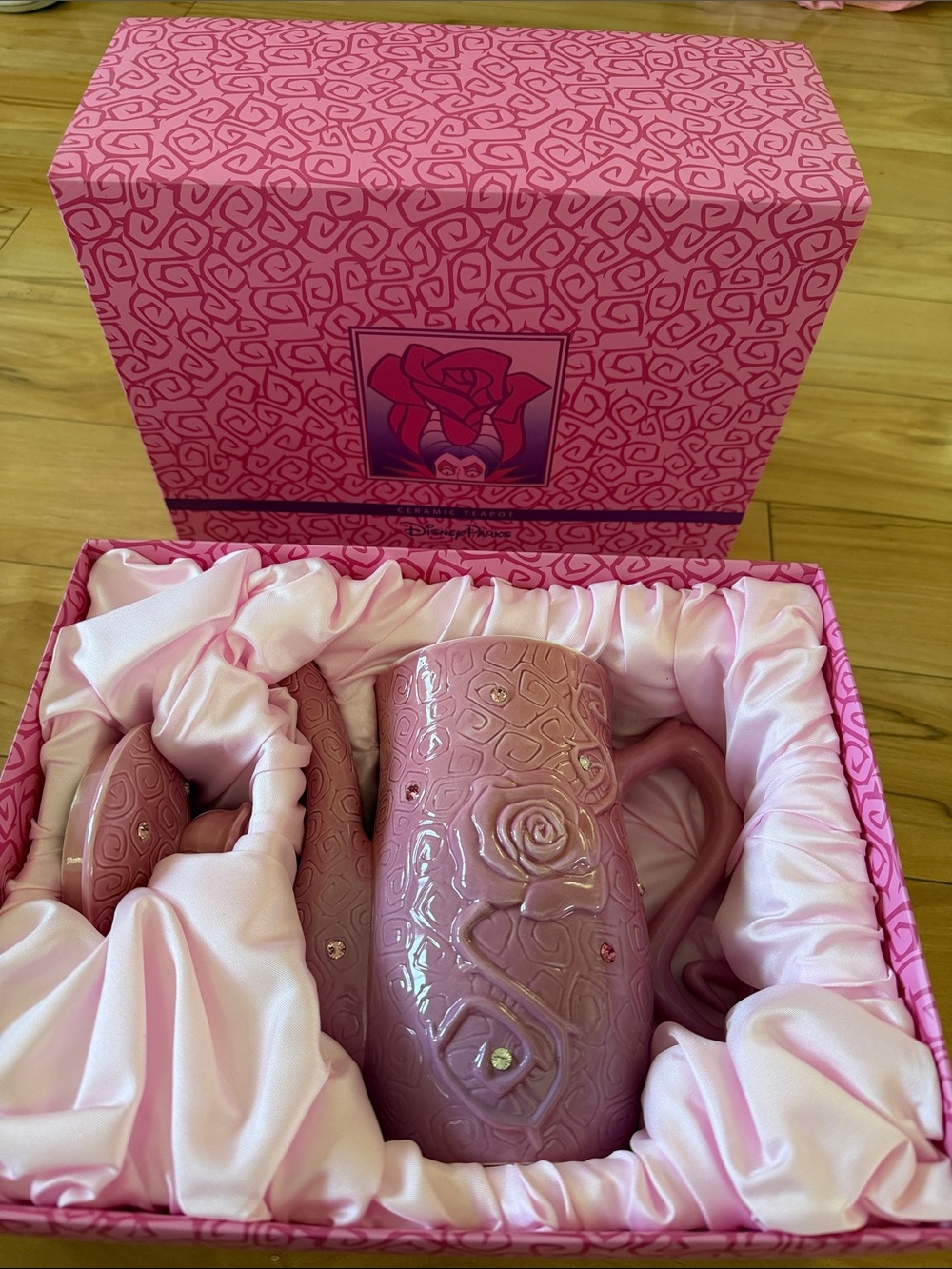 Disney’s Maleficent - Embossed Rose Ceramic Pitcher Set